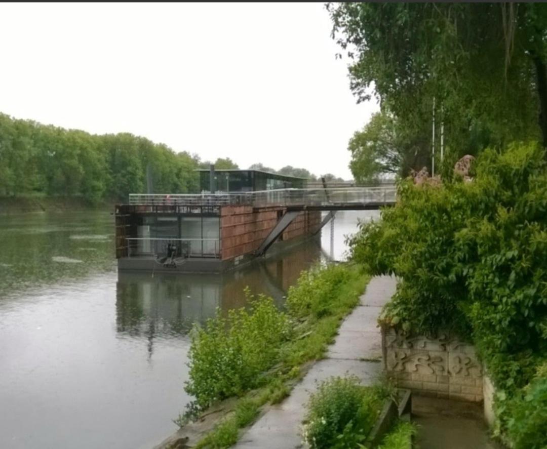 Appartement Au Bord De Seine 에피네쉬르세느강 외부 사진